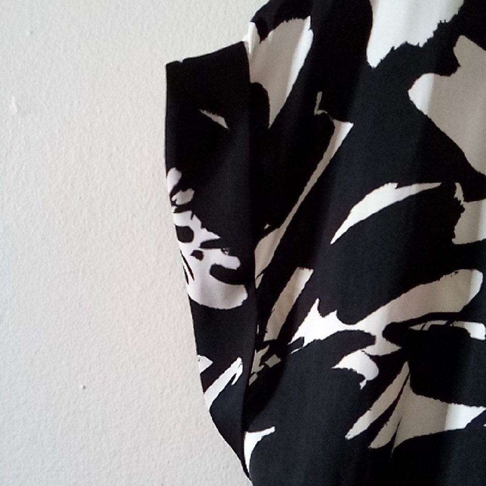 Nine West Black and White Floral Short Sleeve Blouse - Picture 4 of 6